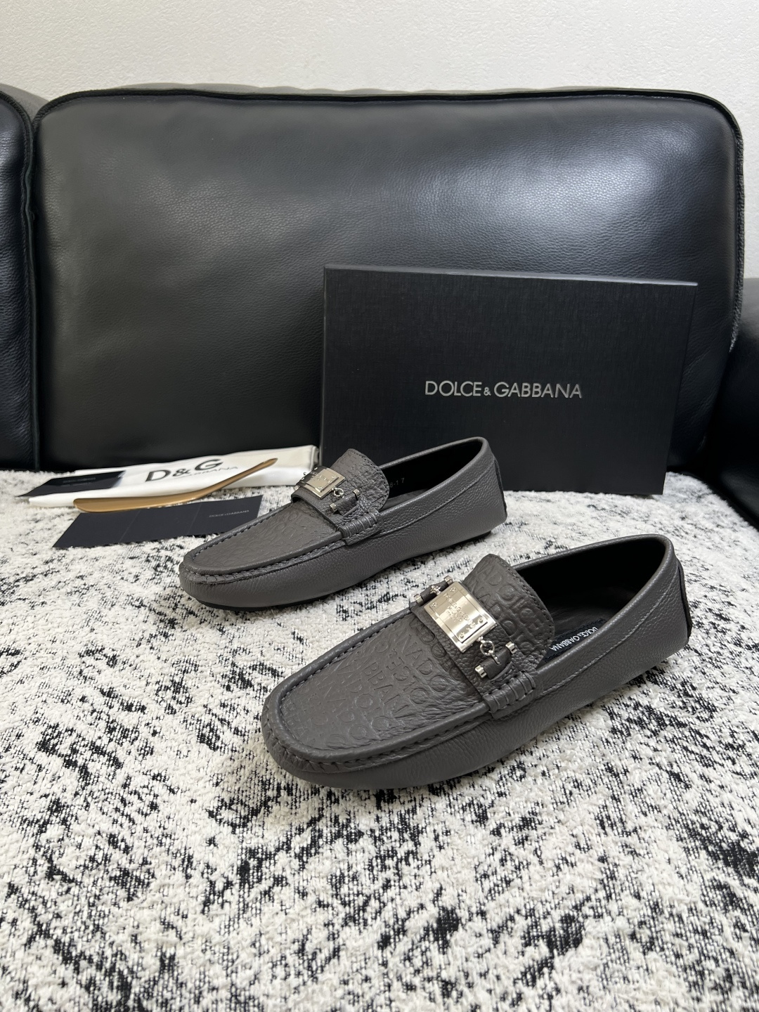 Dolce & Gabbana   高品质  顶级工艺品  杜嘉班纳 爆款豆豆鞋专柜新品同步，鞋面意大利进口牛皮面料，高