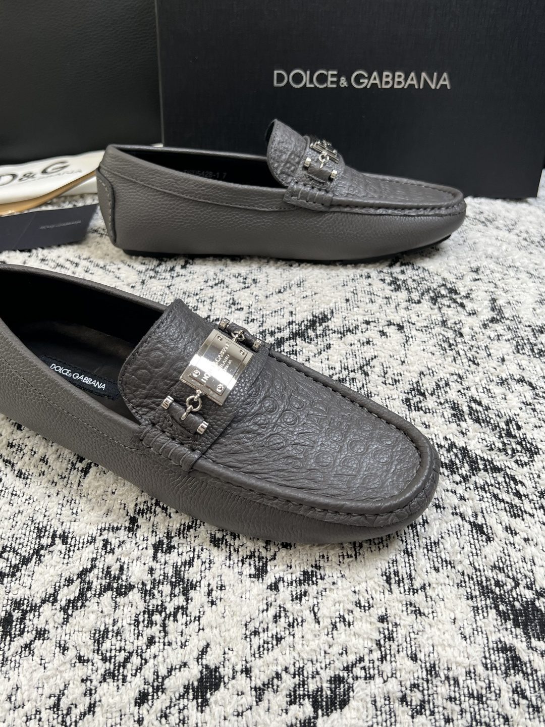 Dolce & Gabbana   高品质  顶级工艺品  杜嘉班纳 爆款豆豆鞋专柜新品同步，鞋面意大利进口牛皮面料，高