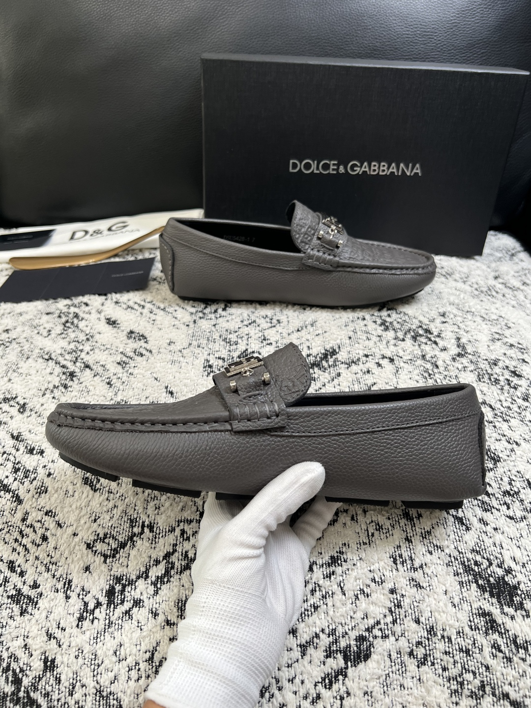 Dolce & Gabbana   高品质  顶级工艺品  杜嘉班纳 爆款豆豆鞋专柜新品同步，鞋面意大利进口牛皮面料，高