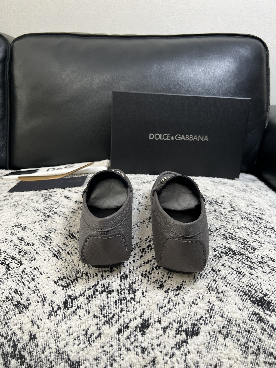 Dolce & Gabbana   高品质  顶级工艺品  杜嘉班纳 爆款豆豆鞋专柜新品同步，鞋面意大利进口牛皮面料，高