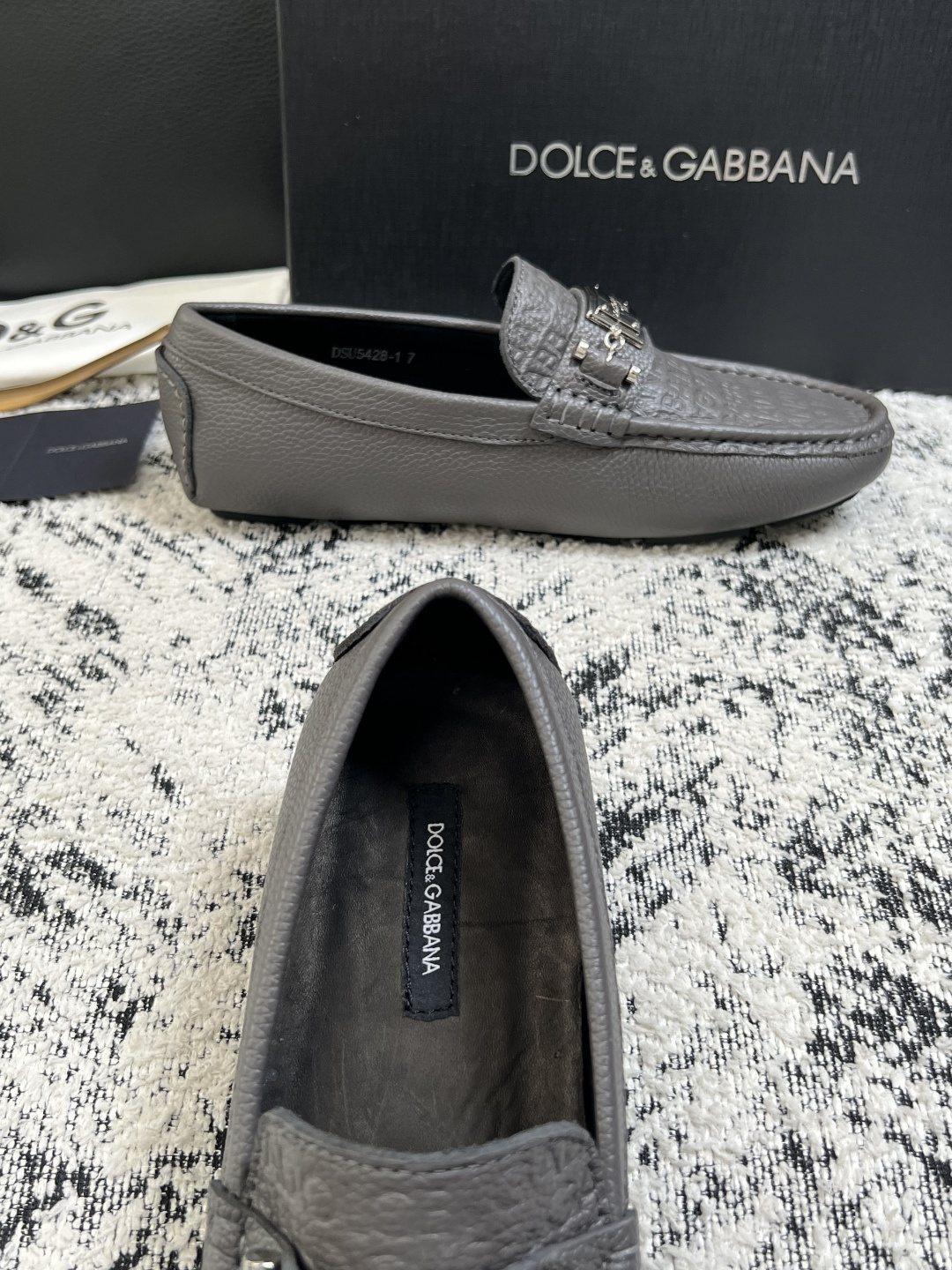Dolce & Gabbana   高品质  顶级工艺品  杜嘉班纳 爆款豆豆鞋专柜新品同步，鞋面意大利进口牛皮面料，高