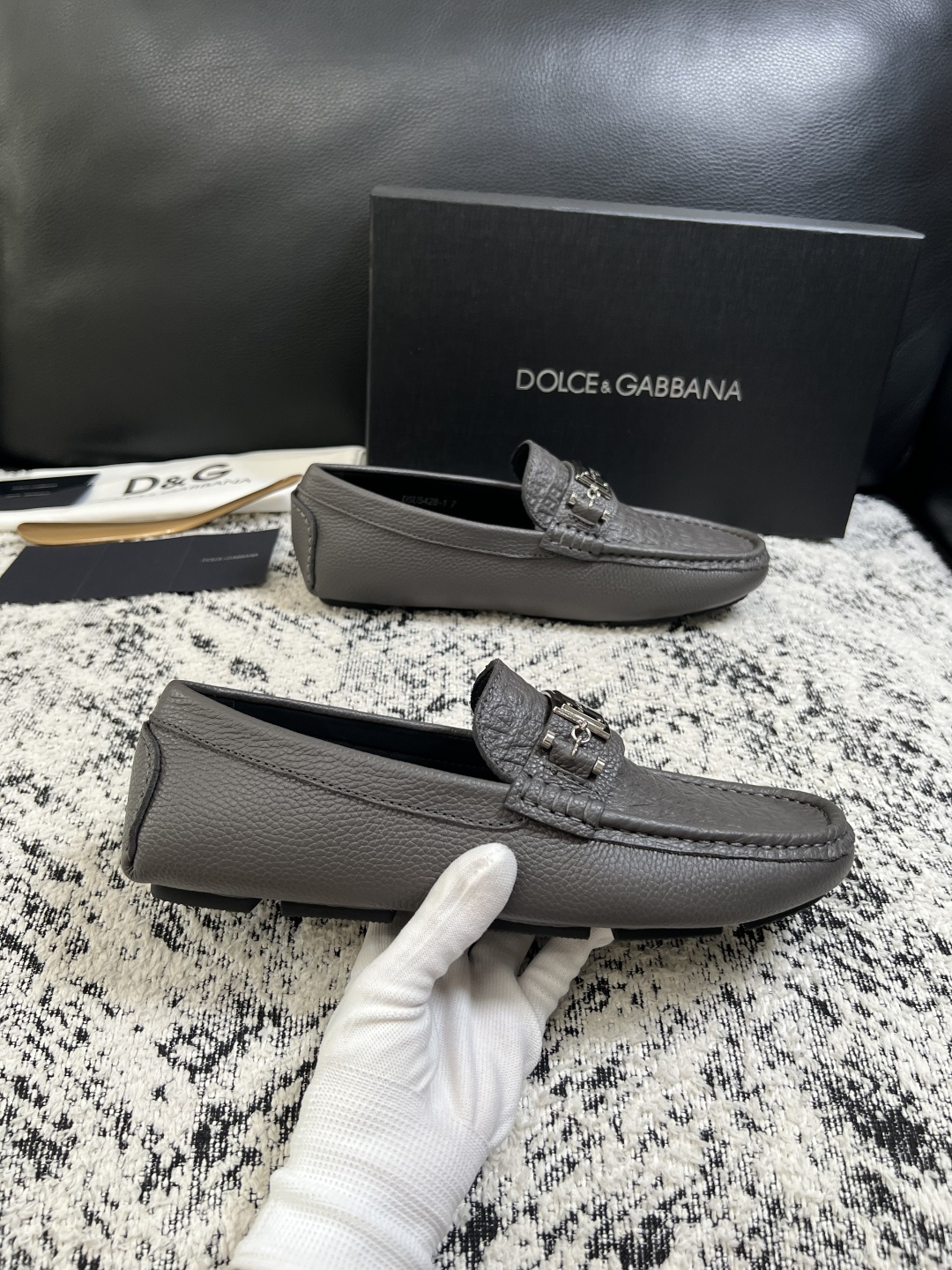 Dolce & Gabbana   高品质  顶级工艺品  杜嘉班纳 爆款豆豆鞋专柜新品同步，鞋面意大利进口牛皮面料，高