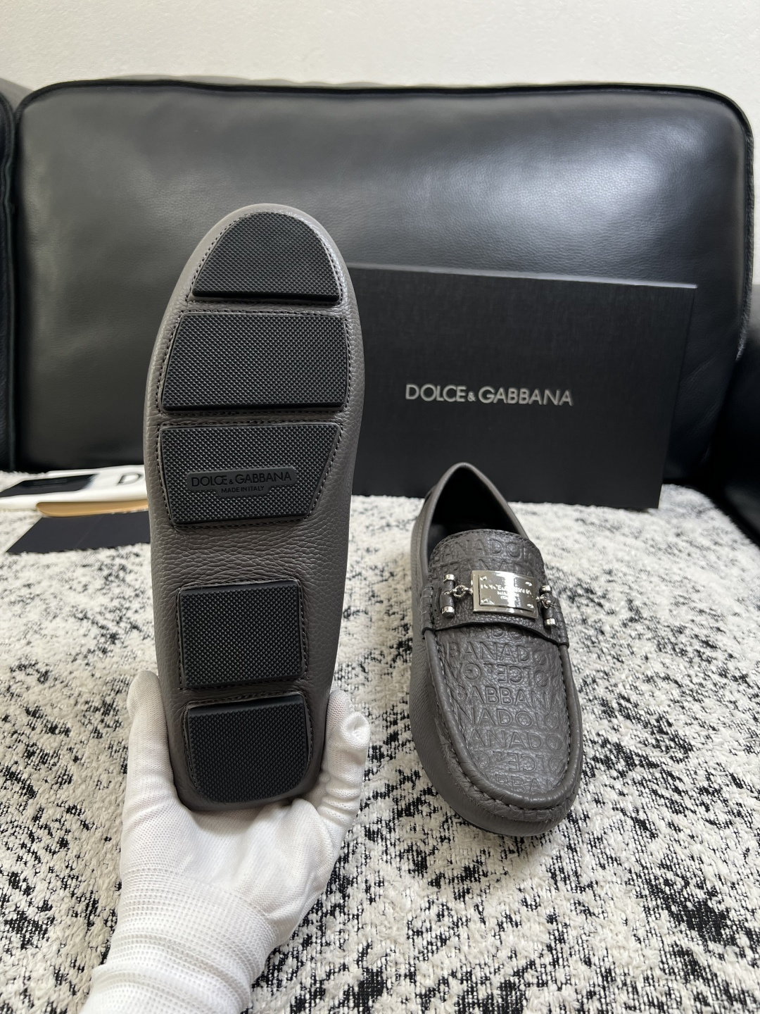 Dolce & Gabbana   高品质  顶级工艺品  杜嘉班纳 爆款豆豆鞋专柜新品同步，鞋面意大利进口牛皮面料，高