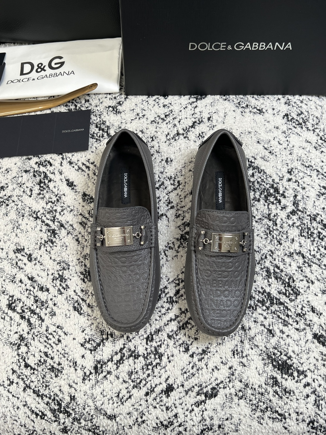 Dolce & Gabbana   高品质  顶级工艺品  杜嘉班纳 爆款豆豆鞋专柜新品同步，鞋面意大利进口牛皮面料，高