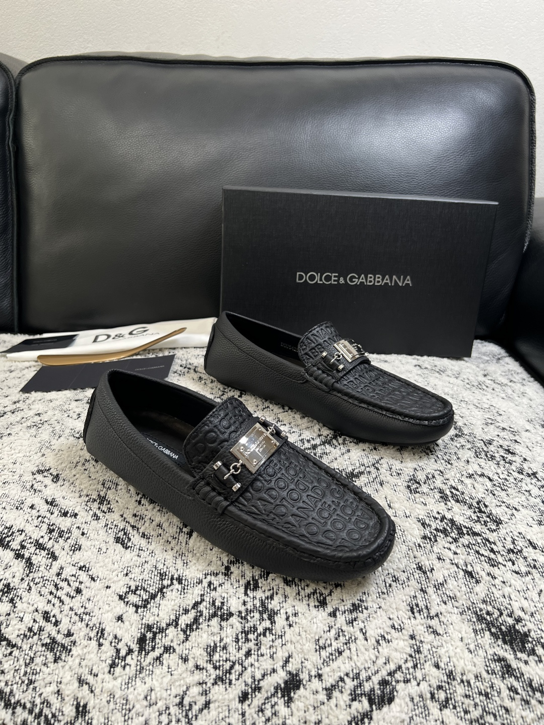 Dolce & Gabbana 高品质 顶级工艺品 杜嘉班纳 爆款豆豆鞋专柜新品同步,鞋面意大利进口牛皮面料,高 Dolce & Gabbana 高品质 顶级工艺品 杜嘉班纳 爆款豆豆鞋专柜新品同步,鞋面意大利进口牛皮面料,高