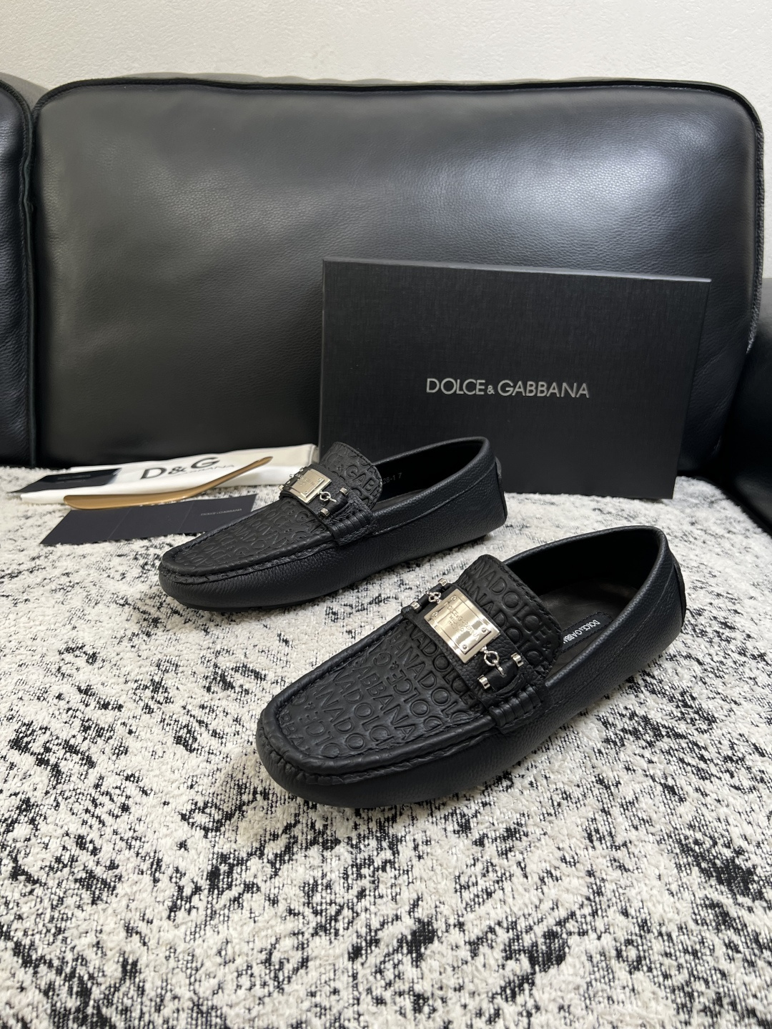 Dolce & Gabbana   高品质  顶级工艺品  杜嘉班纳 爆款豆豆鞋专柜新品同步，鞋面意大利进口牛皮面料，高