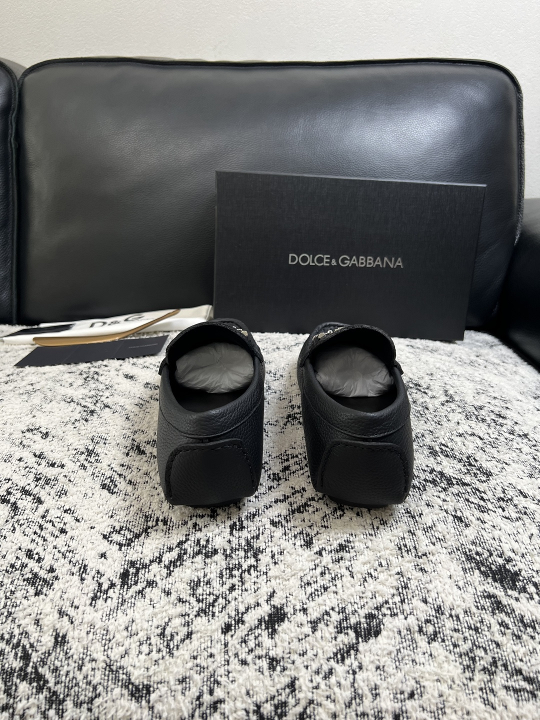 Dolce & Gabbana   高品质  顶级工艺品  杜嘉班纳 爆款豆豆鞋专柜新品同步，鞋面意大利进口牛皮面料，高