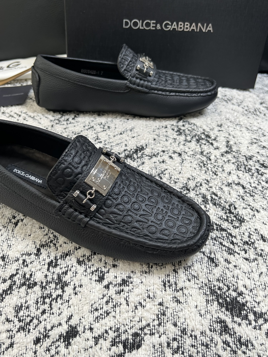 Dolce & Gabbana   高品质  顶级工艺品  杜嘉班纳 爆款豆豆鞋专柜新品同步，鞋面意大利进口牛皮面料，高