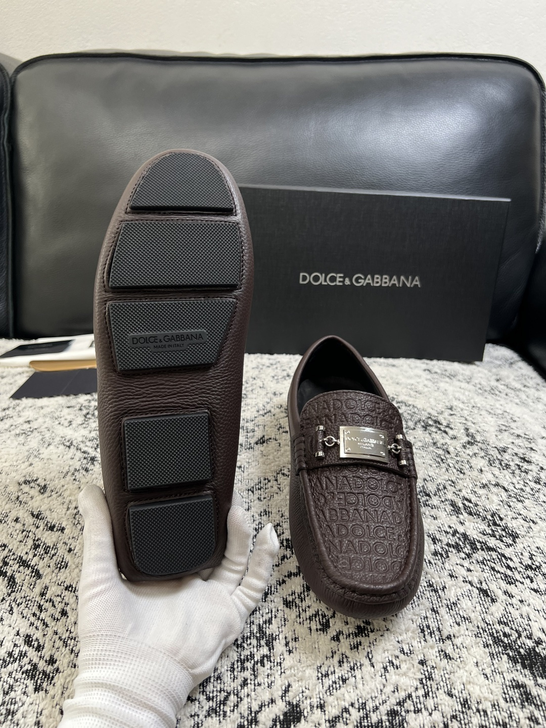 Dolce & Gabbana   高品质  顶级工艺品  杜嘉班纳 爆款豆豆鞋专柜新品同步，鞋面意大利进口牛皮面料，高