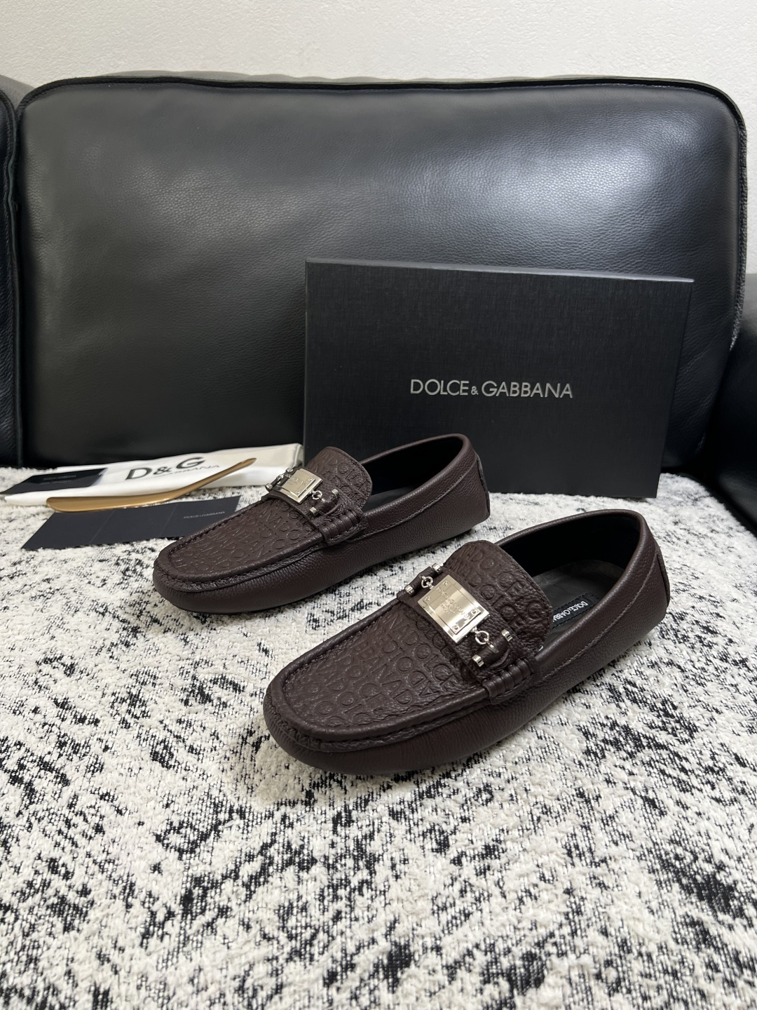 Dolce & Gabbana   高品质  顶级工艺品  杜嘉班纳 爆款豆豆鞋专柜新品同步，鞋面意大利进口牛皮面料，高
