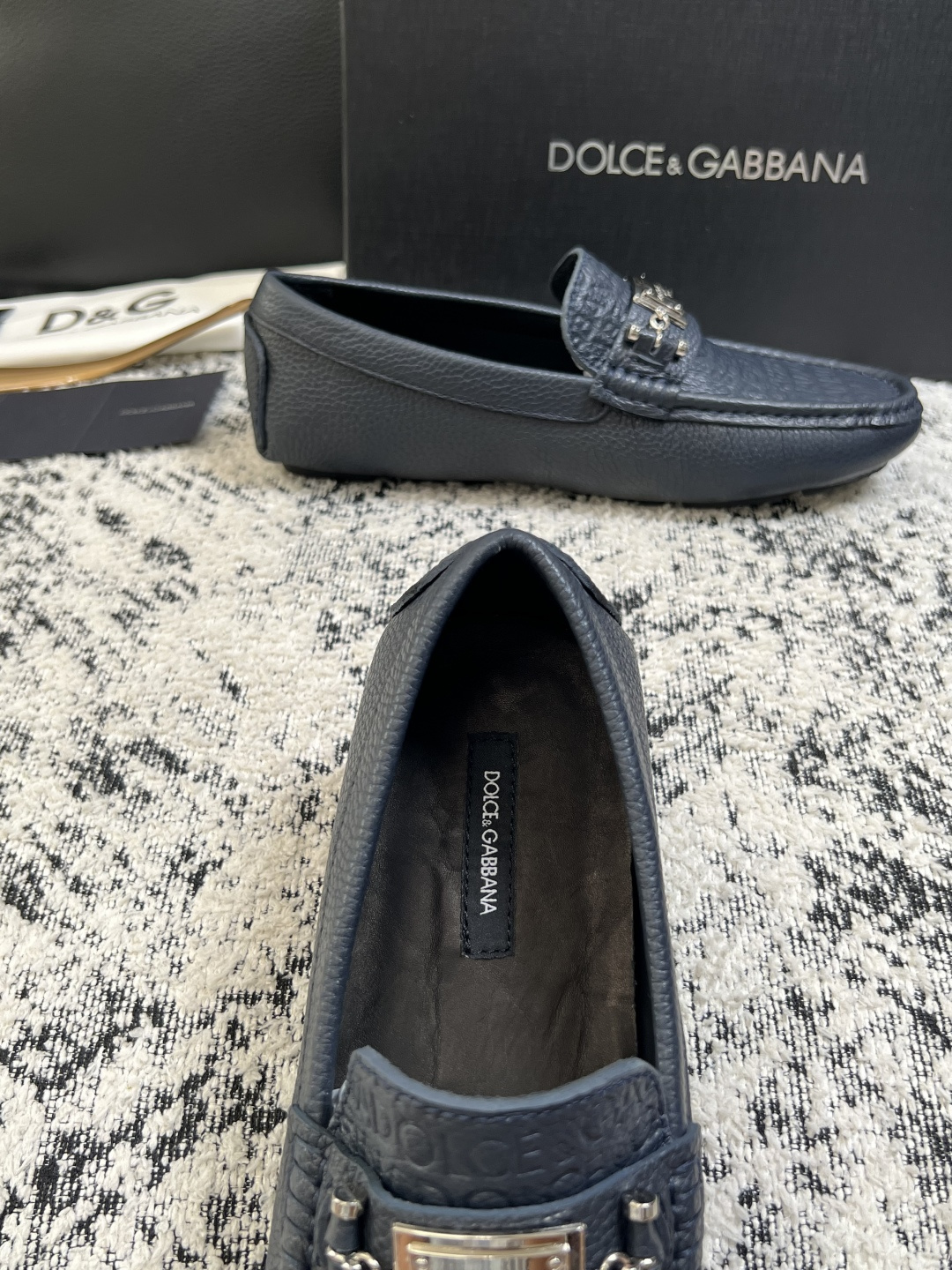 Dolce & Gabbana   高品质  顶级工艺品  杜嘉班纳 爆款豆豆鞋专柜新品同步，鞋面意大利进口牛皮面料，高