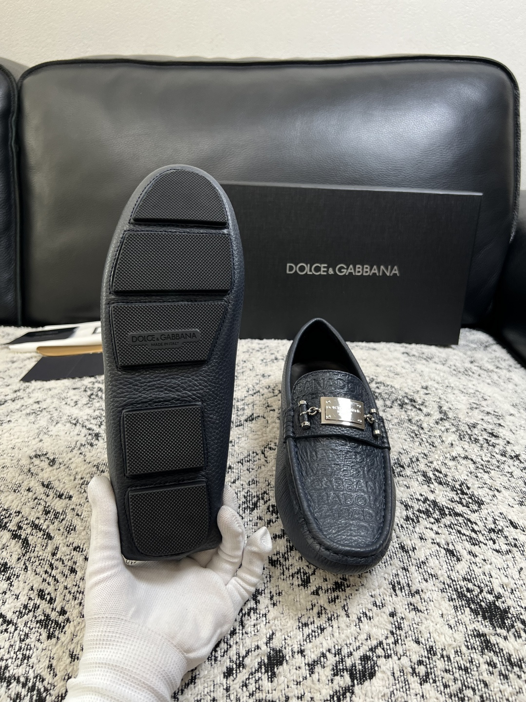 Dolce & Gabbana   高品质  顶级工艺品  杜嘉班纳 爆款豆豆鞋专柜新品同步，鞋面意大利进口牛皮面料，高
