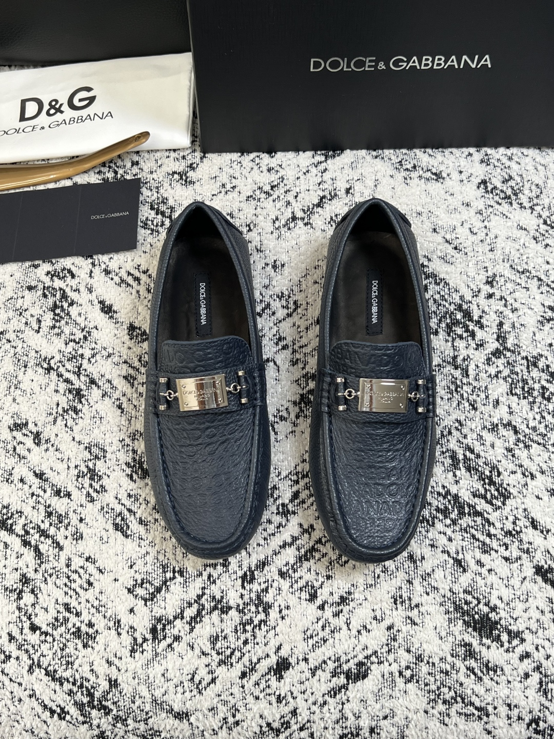 Dolce & Gabbana   高品质  顶级工艺品  杜嘉班纳 爆款豆豆鞋专柜新品同步，鞋面意大利进口牛皮面料，高