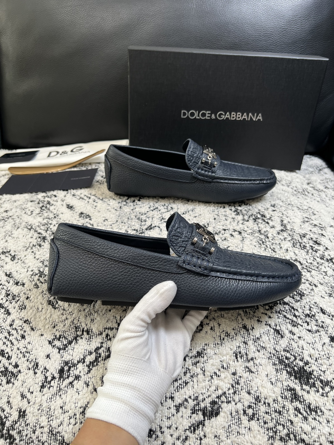 Dolce & Gabbana   高品质  顶级工艺品  杜嘉班纳 爆款豆豆鞋专柜新品同步，鞋面意大利进口牛皮面料，高