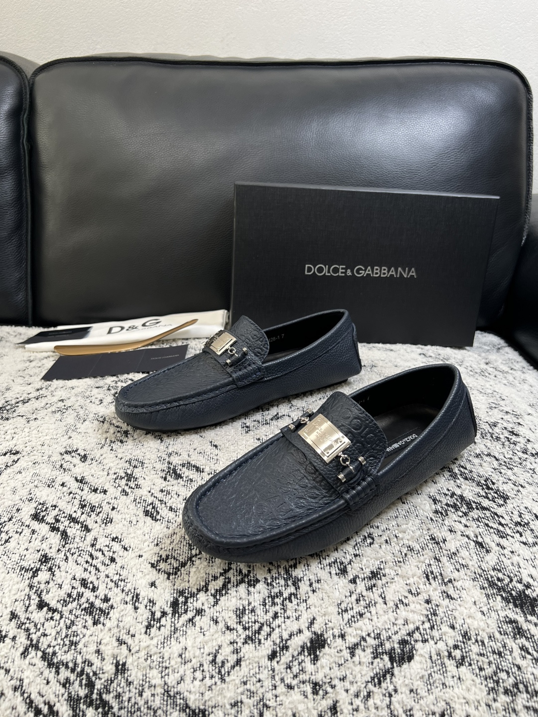 Dolce & Gabbana   高品质  顶级工艺品  杜嘉班纳 爆款豆豆鞋专柜新品同步，鞋面意大利进口牛皮面料，高