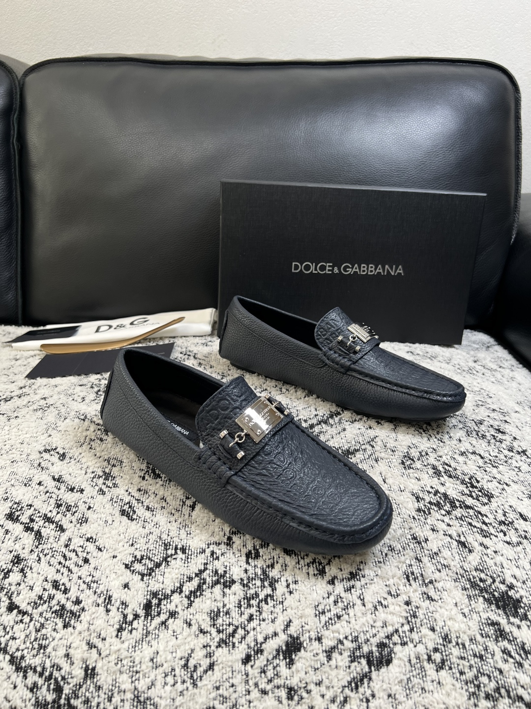 Dolce & Gabbana 高品质 顶级工艺品 杜嘉班纳 爆款豆豆鞋专柜新品同步,鞋面意大利进口牛皮面料,高 Dolce & Gabbana 高品质 顶级工艺品 杜嘉班纳 爆款豆豆鞋专柜新品同步,鞋面意大利进口牛皮面料,高