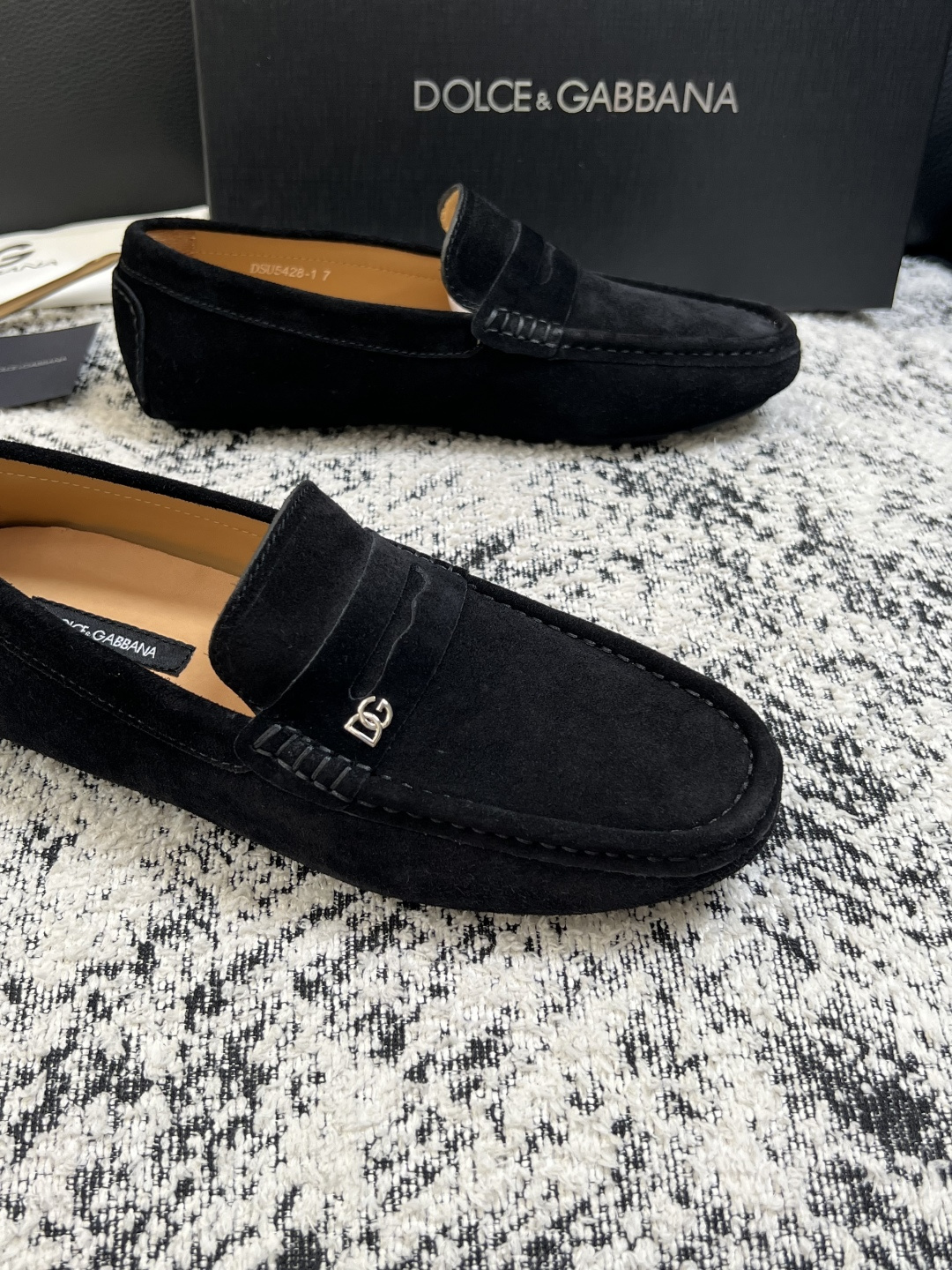 Dolce & Gabbana   高品质  顶级工艺品  杜嘉班纳 爆款豆豆鞋专柜新品同步，鞋面意大利进口牛皮面料，高