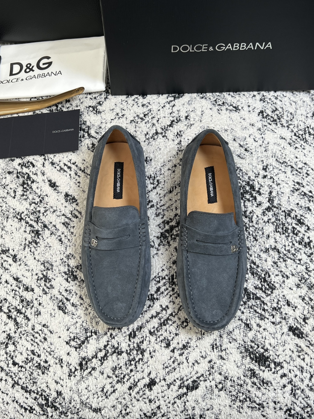 Dolce & Gabbana   高品质  顶级工艺品  杜嘉班纳 爆款豆豆鞋专柜新品同步，鞋面意大利进口牛皮面料，高