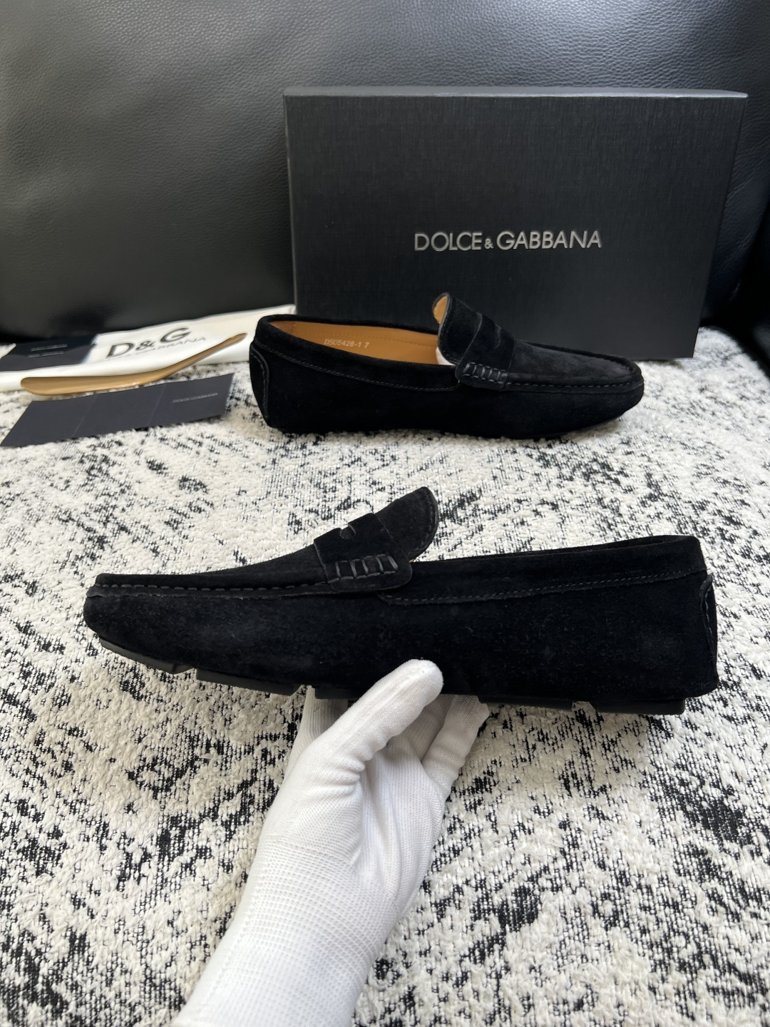 Dolce & Gabbana   高品质  顶级工艺品  杜嘉班纳 爆款豆豆鞋专柜新品同步，鞋面意大利进口牛皮面料，高