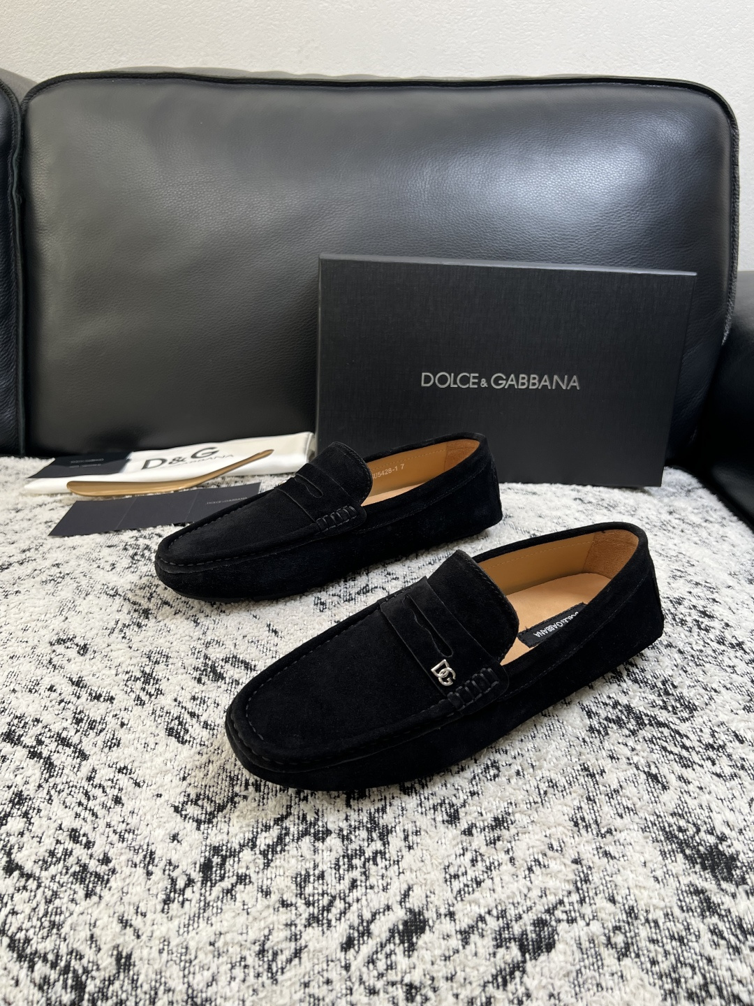 Dolce & Gabbana   高品质  顶级工艺品  杜嘉班纳 爆款豆豆鞋专柜新品同步，鞋面意大利进口牛皮面料，高