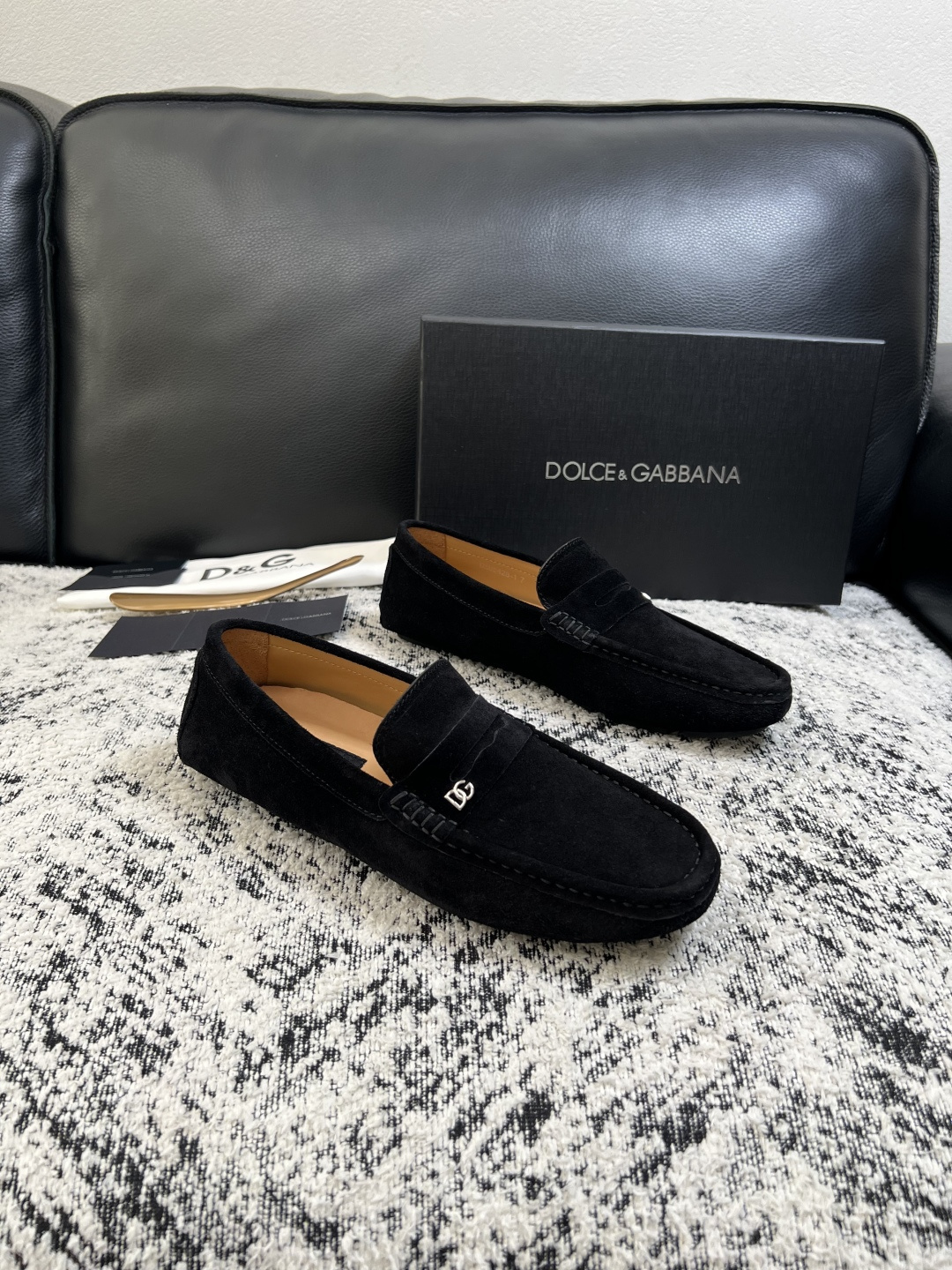 Dolce & Gabbana 高品质 顶级工艺品 杜嘉班纳 爆款豆豆鞋专柜新品同步,鞋面意大利进口牛皮面料,高 Dolce & Gabbana 高品质 顶级工艺品 杜嘉班纳 爆款豆豆鞋专柜新品同步,鞋面意大利进口牛皮面料,高