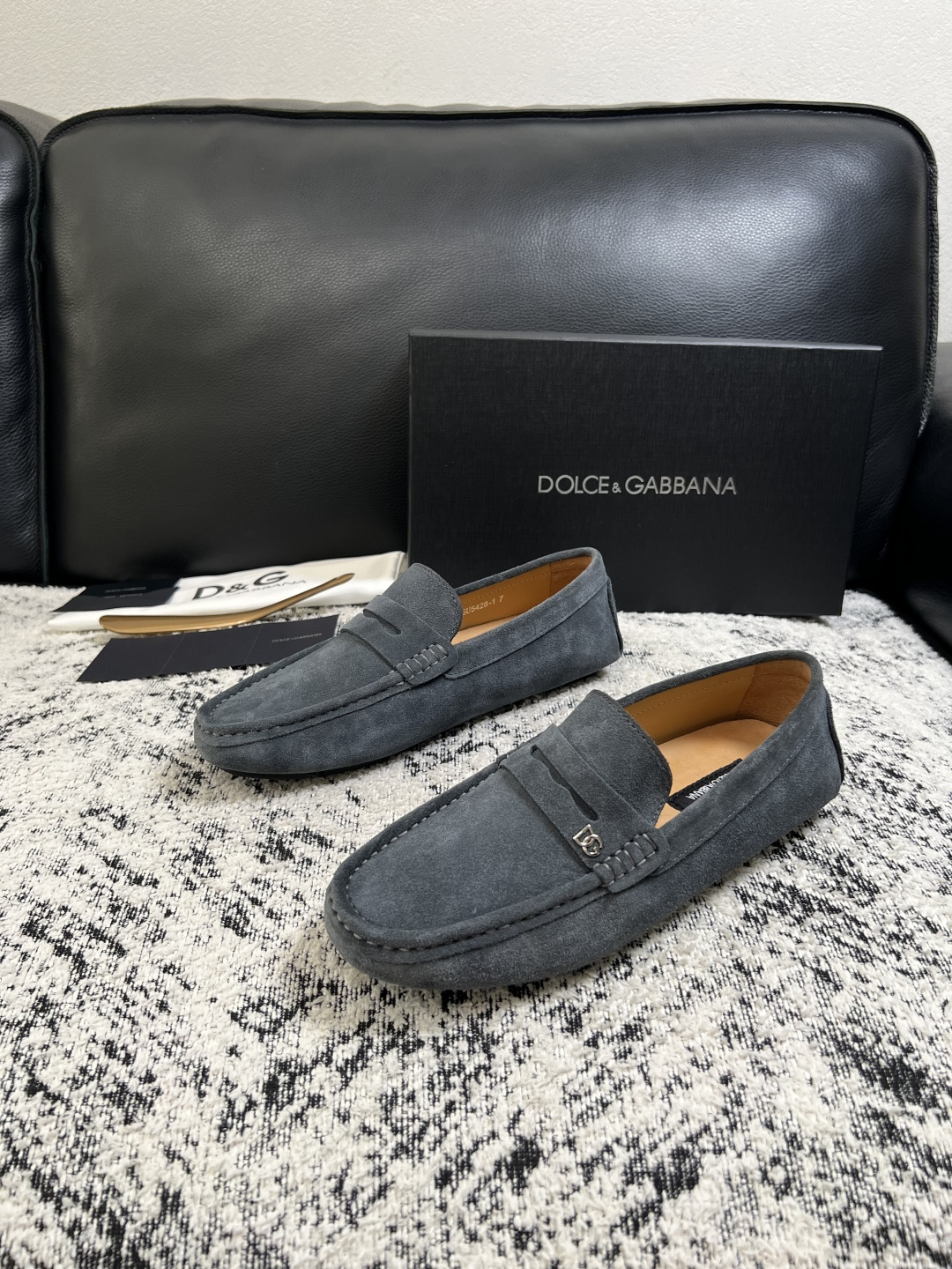 Dolce & Gabbana   高品质  顶级工艺品  杜嘉班纳 爆款豆豆鞋专柜新品同步，鞋面意大利进口牛皮面料，高