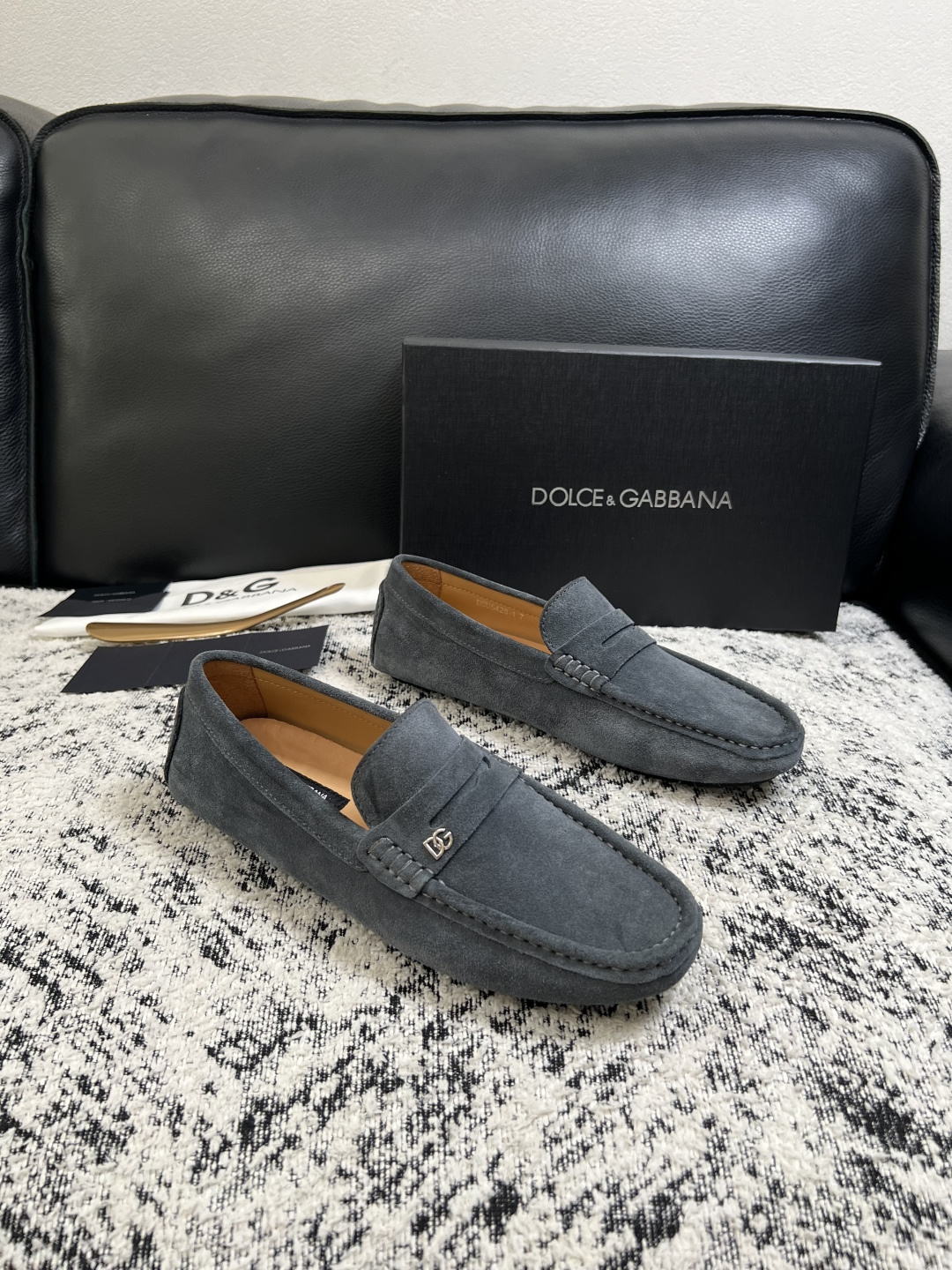 Dolce & Gabbana 高品质 顶级工艺品 杜嘉班纳 爆款豆豆鞋专柜新品同步,鞋面意大利进口牛皮面料,高 Dolce & Gabbana 高品质 顶级工艺品 杜嘉班纳 爆款豆豆鞋专柜新品同步,鞋面意大利进口牛皮面料,高