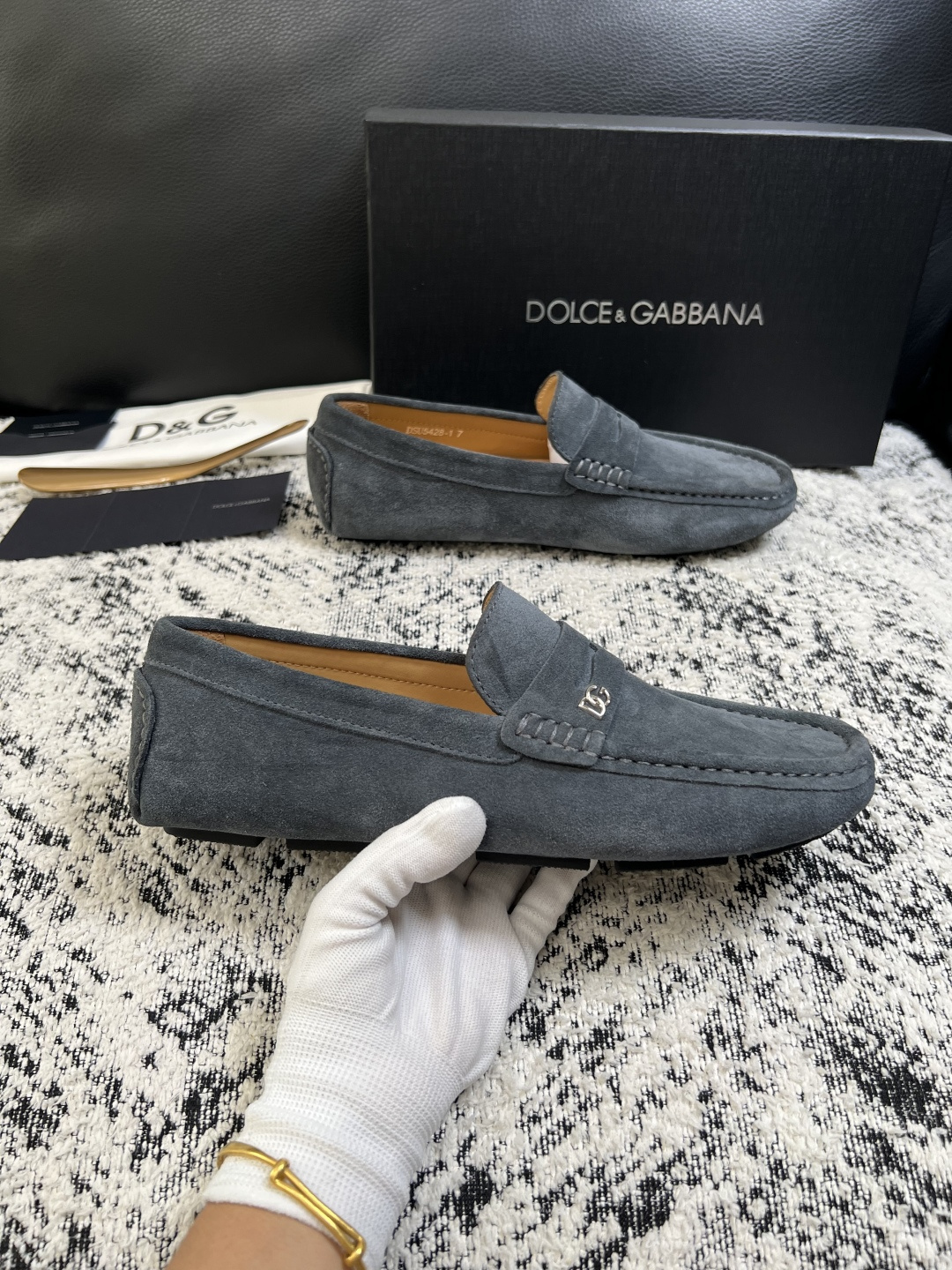 Dolce & Gabbana   高品质  顶级工艺品  杜嘉班纳 爆款豆豆鞋专柜新品同步，鞋面意大利进口牛皮面料，高