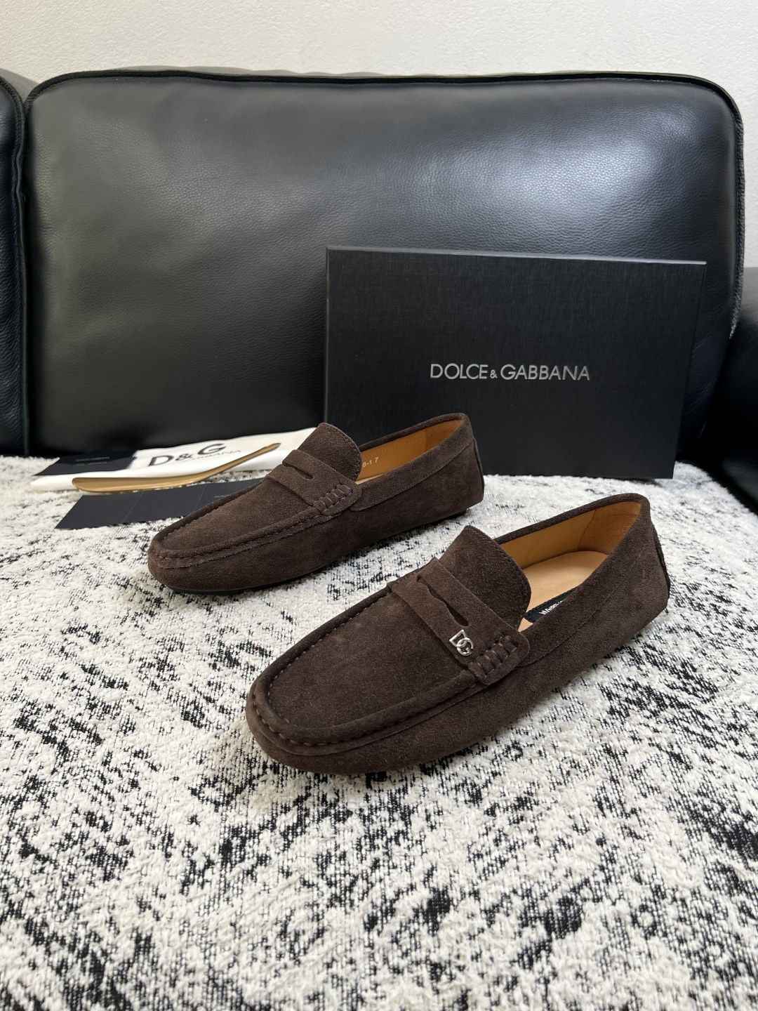 Dolce & Gabbana   高品质  顶级工艺品  杜嘉班纳 爆款豆豆鞋专柜新品同步，鞋面意大利进口牛皮面料，高