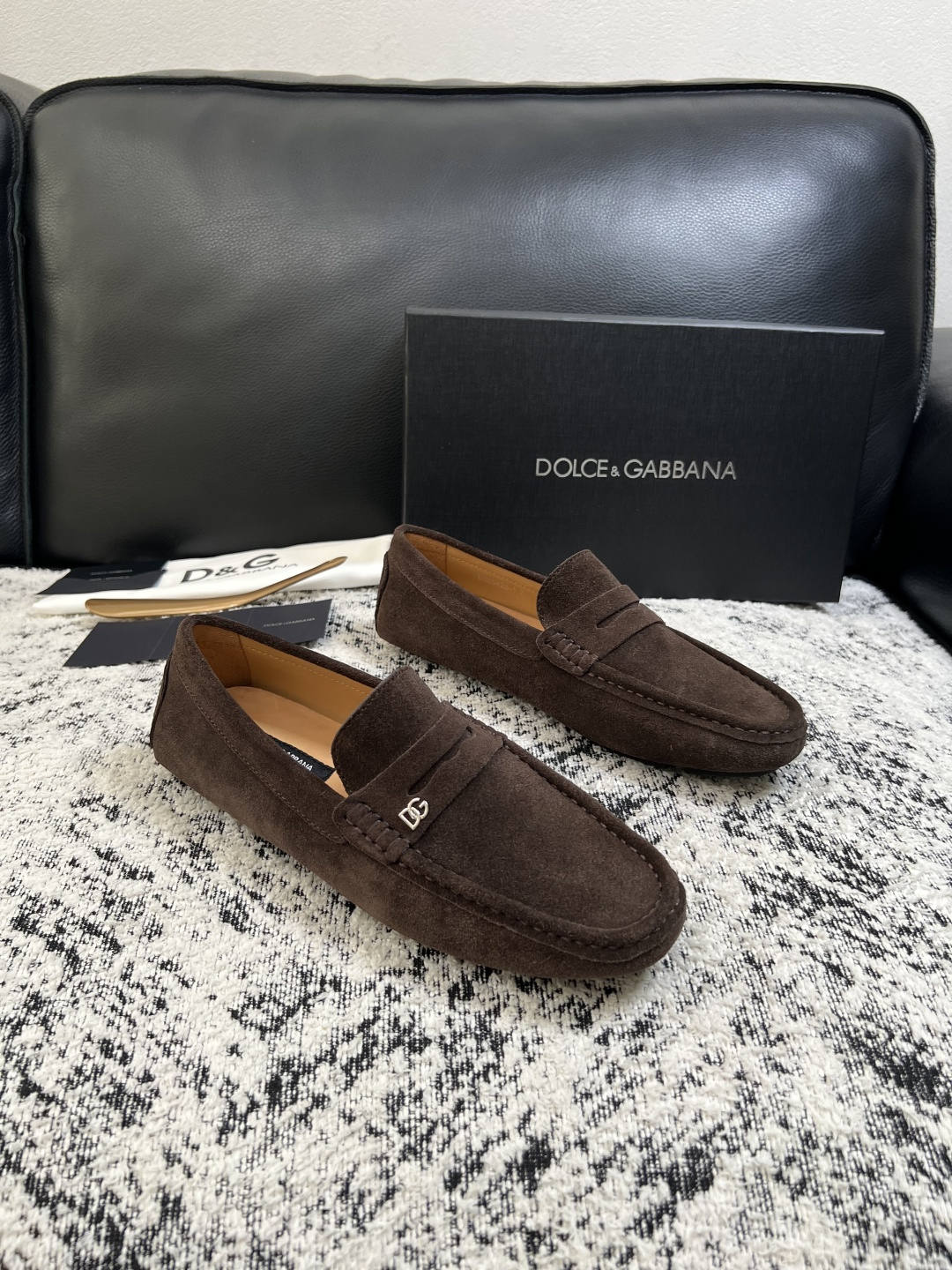 Dolce & Gabbana 高品质 顶级工艺品 杜嘉班纳 爆款豆豆鞋专柜新品同步,鞋面意大利进口牛皮面料,高 Dolce & Gabbana 高品质 顶级工艺品 杜嘉班纳 爆款豆豆鞋专柜新品同步,鞋面意大利进口牛皮面料,高