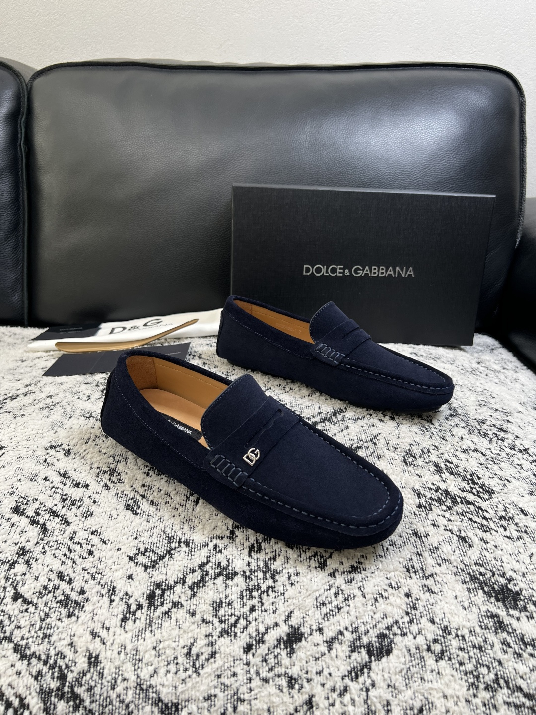 Dolce & Gabbana 高品质 顶级工艺品 杜嘉班纳 爆款豆豆鞋专柜新品同步,鞋面意大利进口牛皮面料,高 Dolce & Gabbana 高品质 顶级工艺品 杜嘉班纳 爆款豆豆鞋专柜新品同步,鞋面意大利进口牛皮面料,高