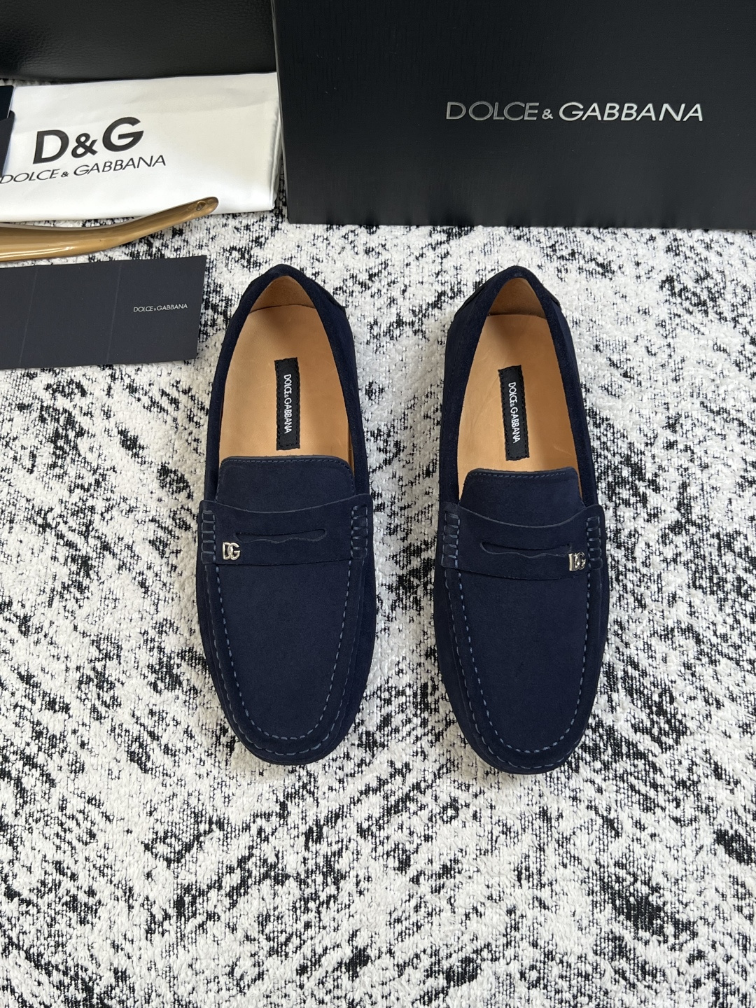 Dolce & Gabbana   高品质  顶级工艺品  杜嘉班纳 爆款豆豆鞋专柜新品同步，鞋面意大利进口牛皮面料，高
