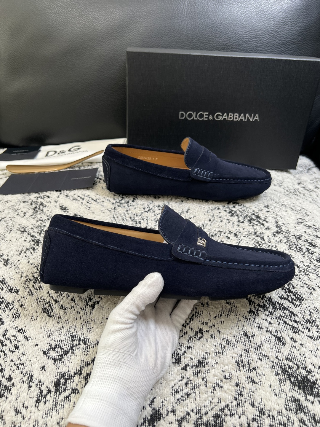 Dolce & Gabbana   高品质  顶级工艺品  杜嘉班纳 爆款豆豆鞋专柜新品同步，鞋面意大利进口牛皮面料，高