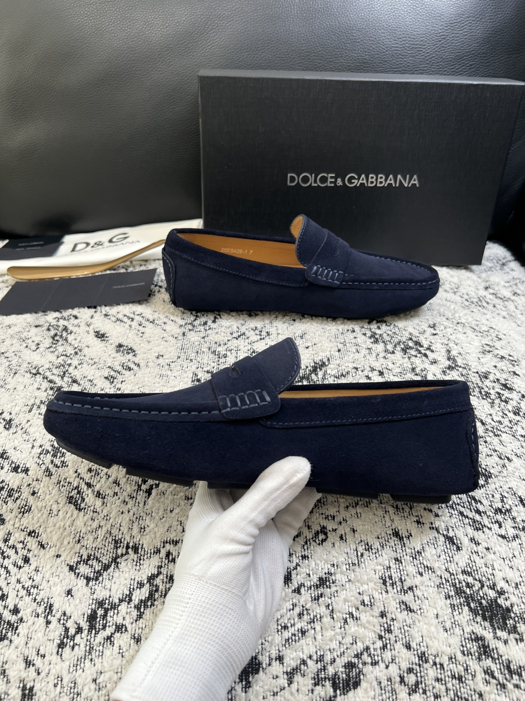 Dolce & Gabbana   高品质  顶级工艺品  杜嘉班纳 爆款豆豆鞋专柜新品同步，鞋面意大利进口牛皮面料，高