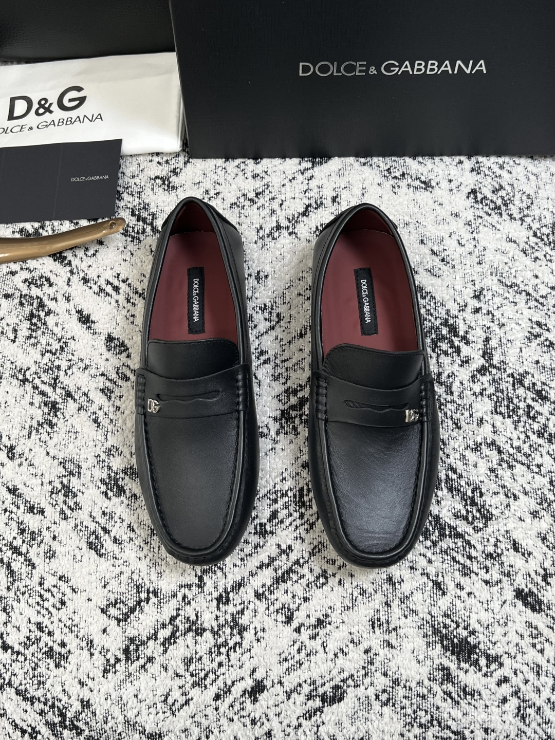 Dolce & Gabbana   高品质  顶级工艺品  杜嘉班纳 爆款豆豆鞋专柜新品同步，鞋面意大利进口牛皮面料，高