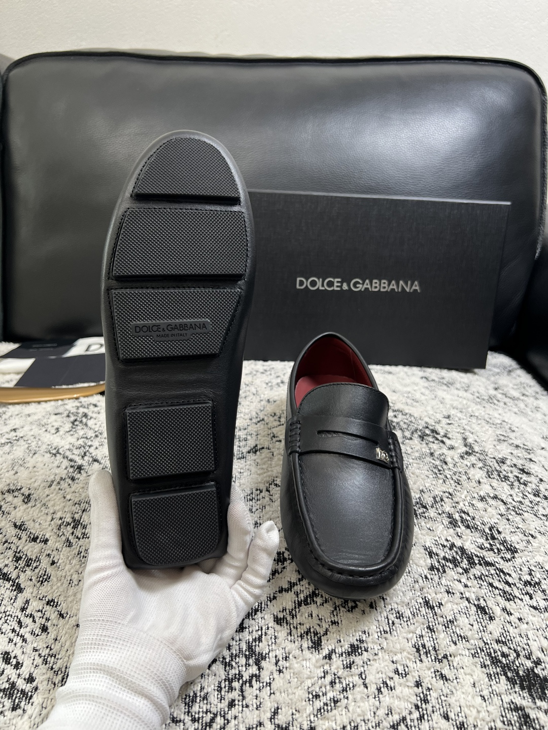 Dolce & Gabbana   高品质  顶级工艺品  杜嘉班纳 爆款豆豆鞋专柜新品同步，鞋面意大利进口牛皮面料，高