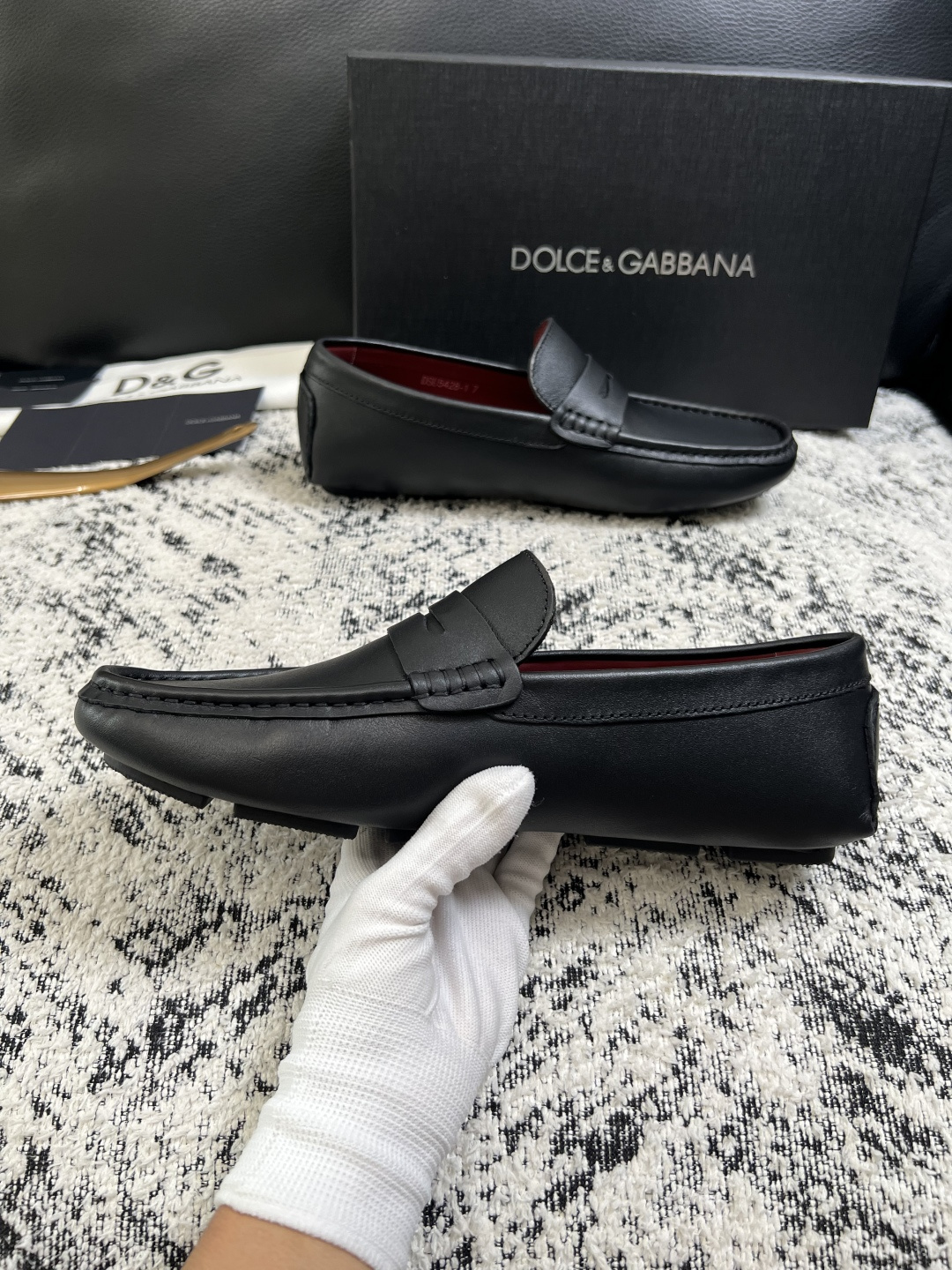 Dolce & Gabbana   高品质  顶级工艺品  杜嘉班纳 爆款豆豆鞋专柜新品同步，鞋面意大利进口牛皮面料，高