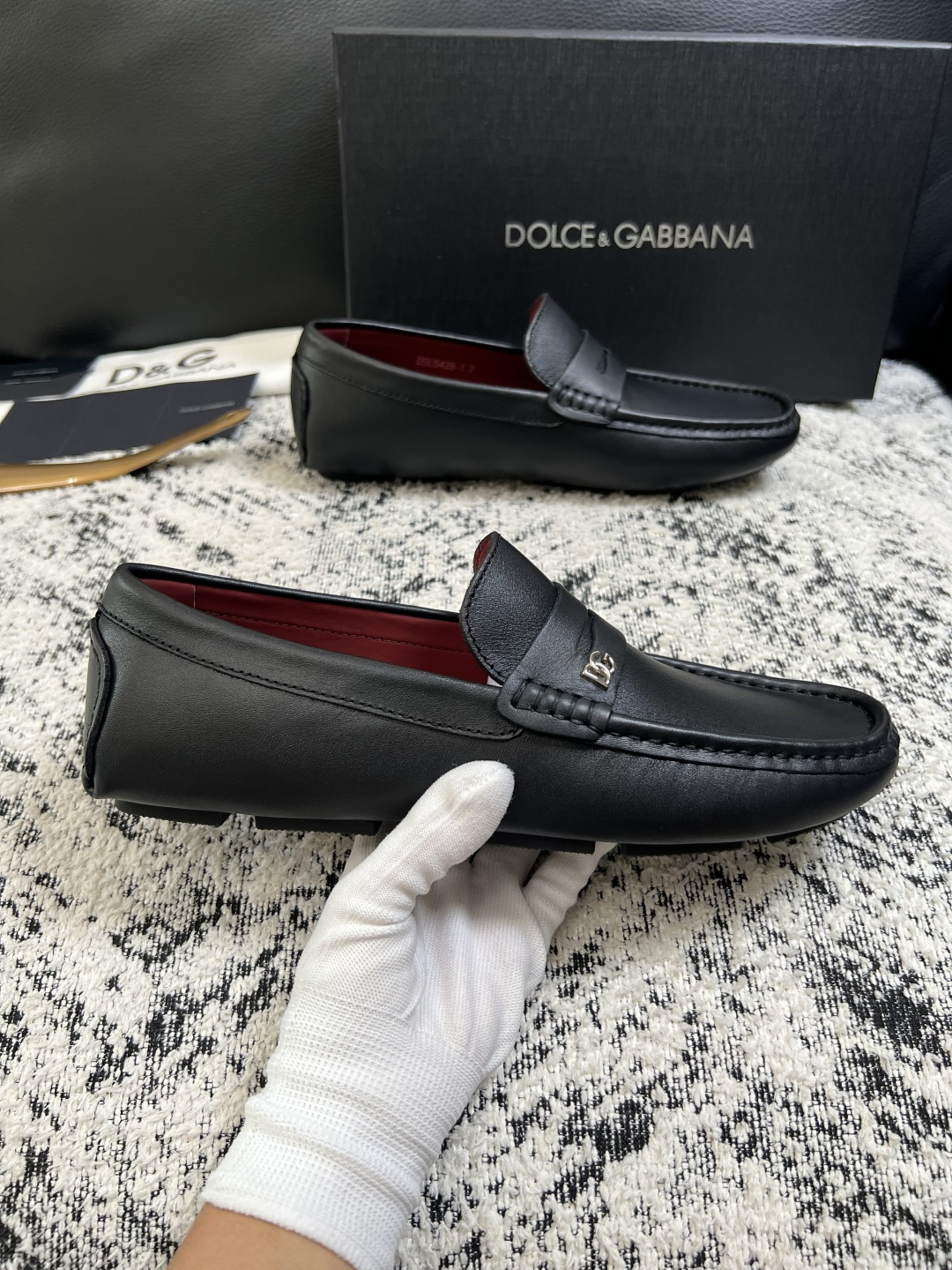 Dolce & Gabbana   高品质  顶级工艺品  杜嘉班纳 爆款豆豆鞋专柜新品同步，鞋面意大利进口牛皮面料，高