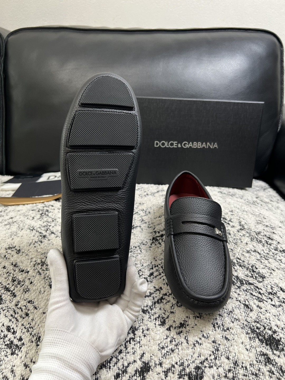 Dolce & Gabbana   高品质  顶级工艺品  杜嘉班纳 爆款豆豆鞋专柜新品同步，鞋面意大利进口牛皮面料，高