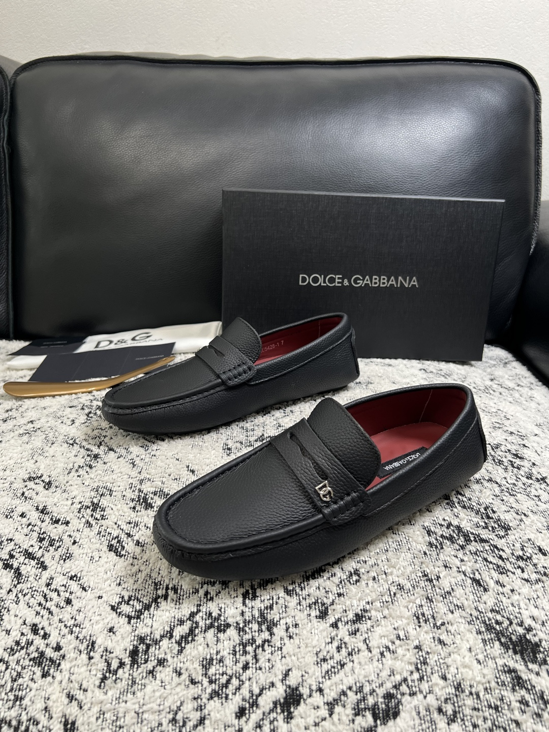 Dolce & Gabbana   高品质  顶级工艺品  杜嘉班纳 爆款豆豆鞋专柜新品同步，鞋面意大利进口牛皮面料，高