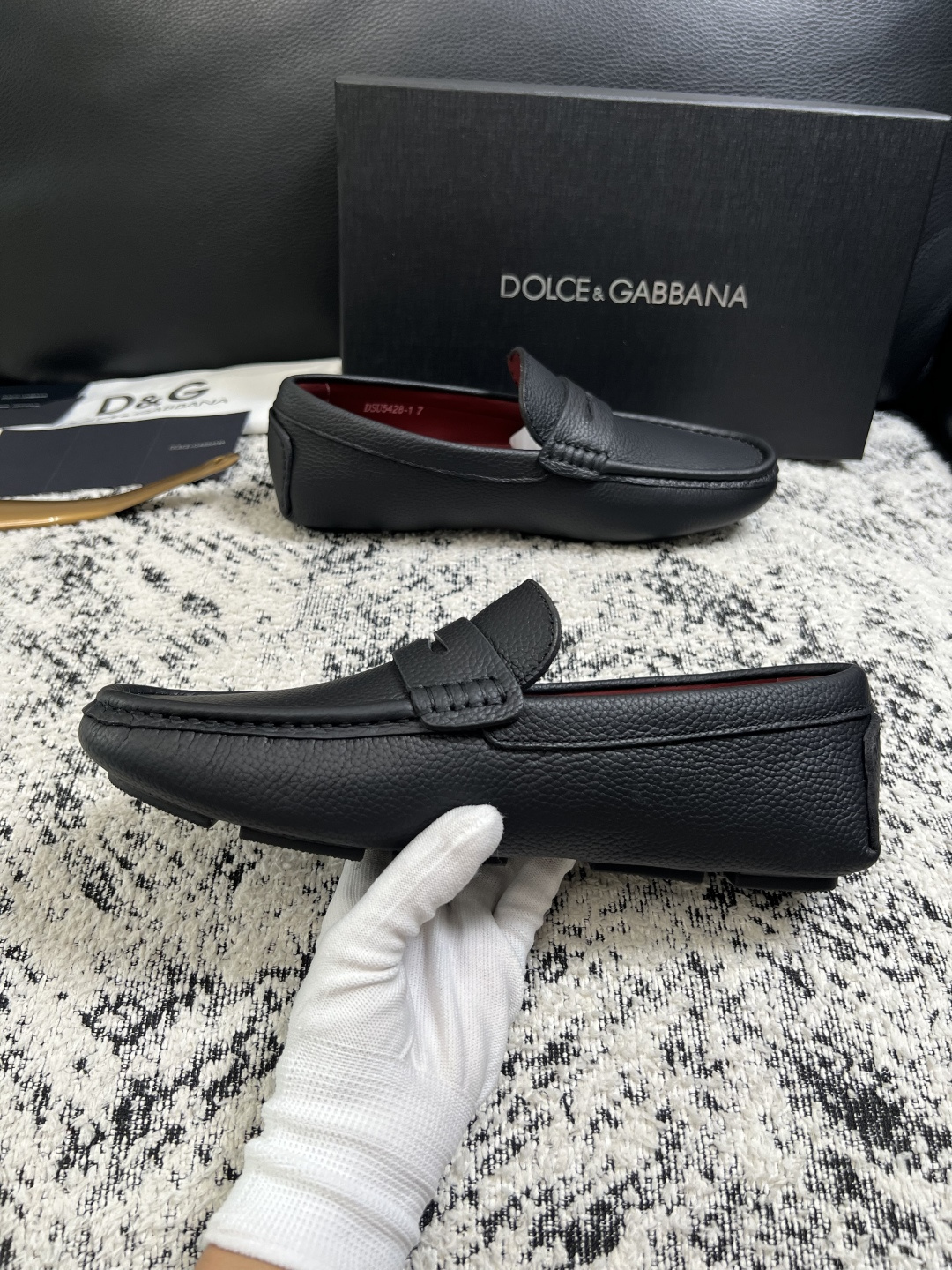 Dolce & Gabbana   高品质  顶级工艺品  杜嘉班纳 爆款豆豆鞋专柜新品同步，鞋面意大利进口牛皮面料，高