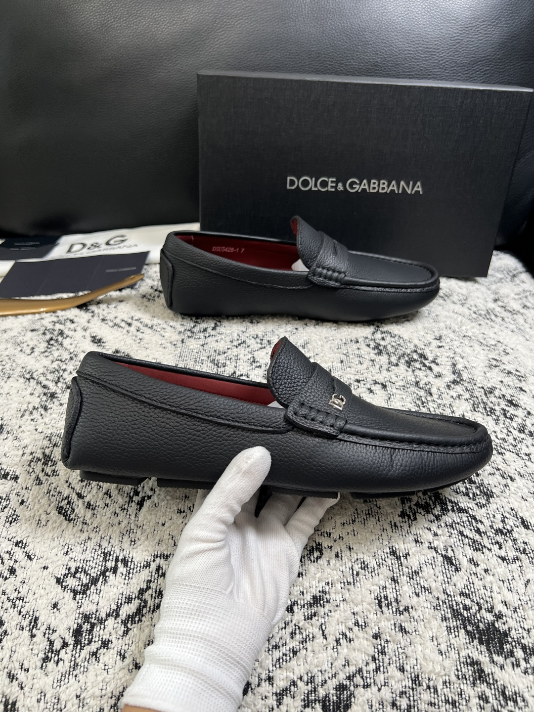 Dolce & Gabbana   高品质  顶级工艺品  杜嘉班纳 爆款豆豆鞋专柜新品同步，鞋面意大利进口牛皮面料，高