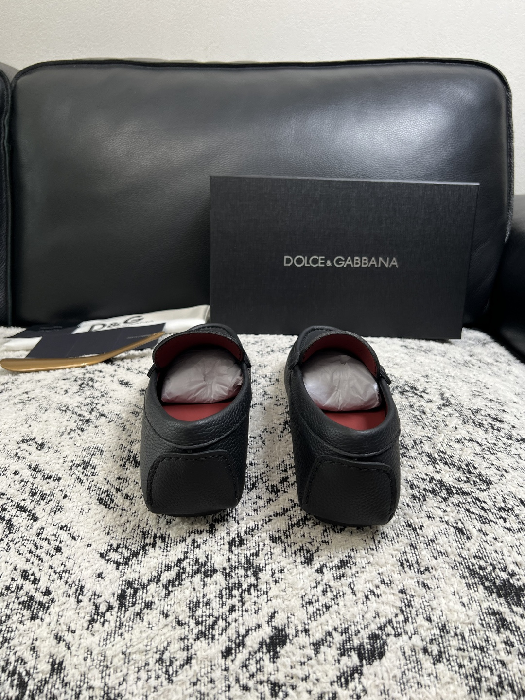Dolce & Gabbana   高品质  顶级工艺品  杜嘉班纳 爆款豆豆鞋专柜新品同步，鞋面意大利进口牛皮面料，高