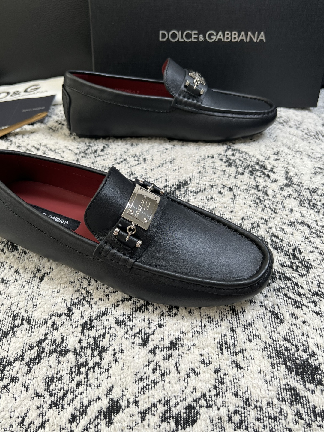 Dolce & Gabbana   高品质  顶级工艺品  杜嘉班纳 爆款豆豆鞋专柜新品同步，鞋面意大利进口牛皮面料，高