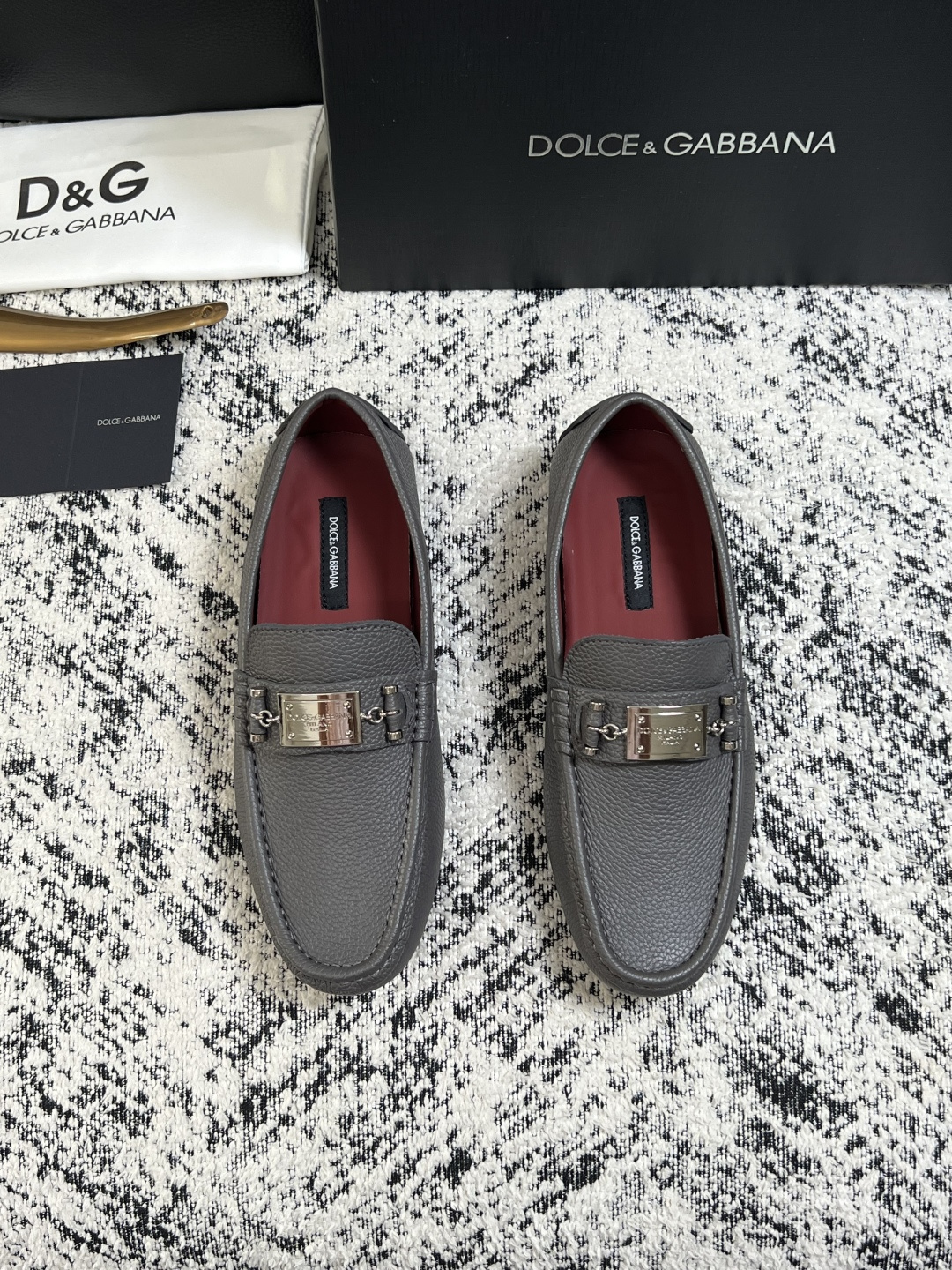 Dolce & Gabbana   高品质  顶级工艺品  杜嘉班纳 爆款豆豆鞋专柜新品同步，鞋面意大利进口牛皮面料，高