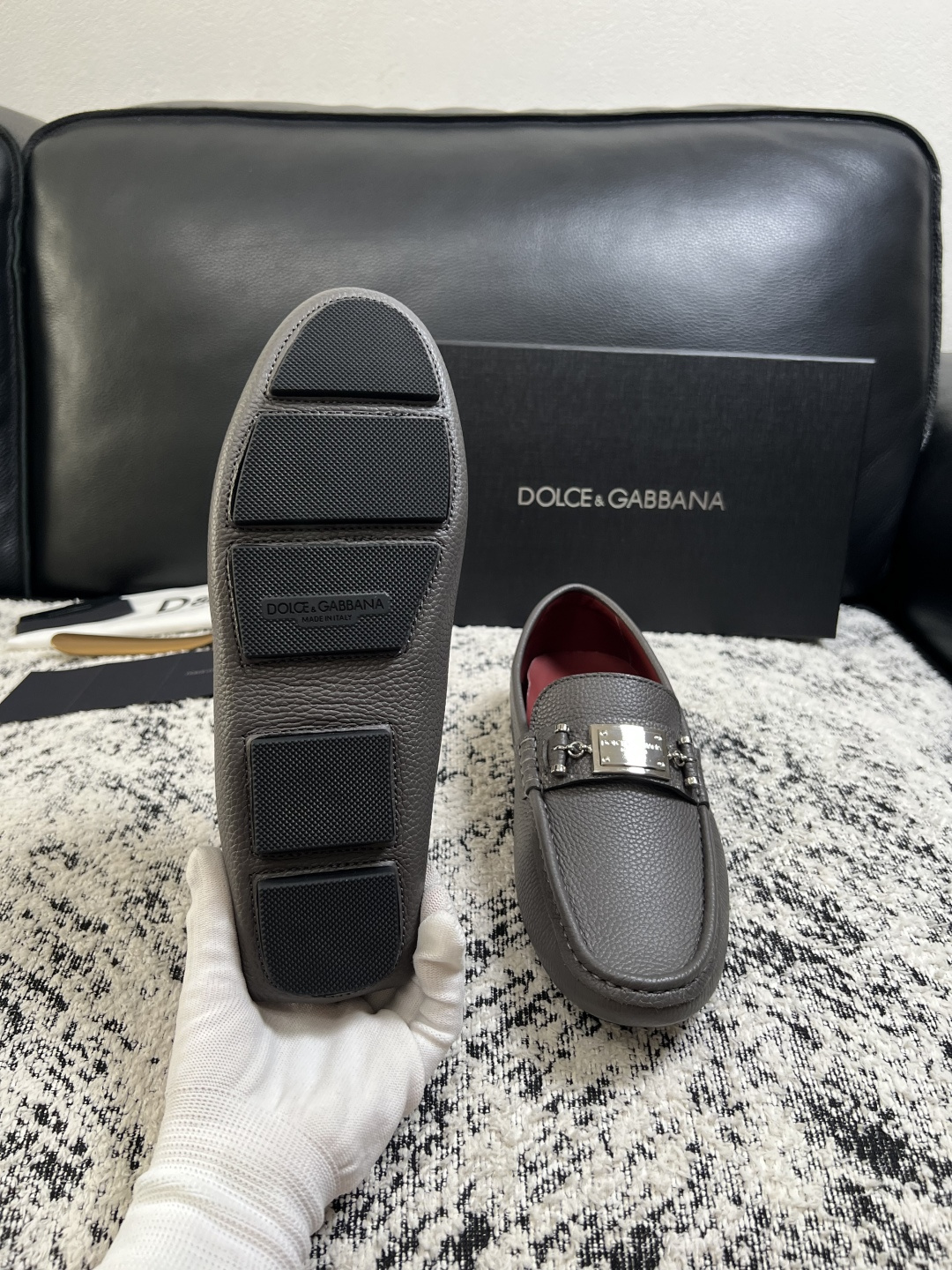 Dolce & Gabbana   高品质  顶级工艺品  杜嘉班纳 爆款豆豆鞋专柜新品同步，鞋面意大利进口牛皮面料，高