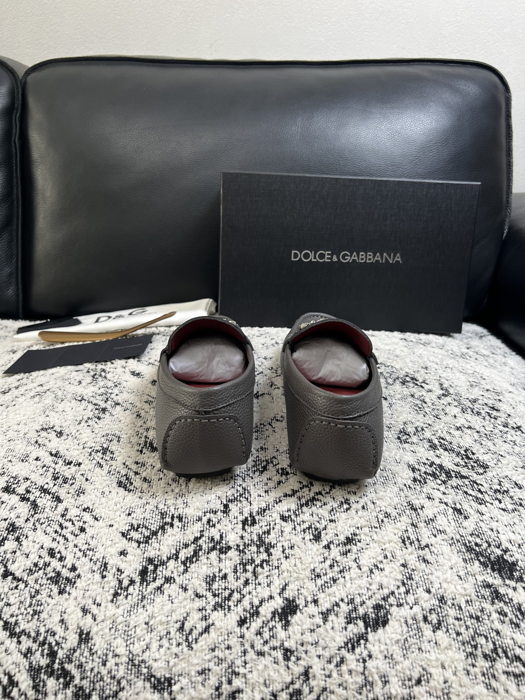 Dolce & Gabbana   高品质  顶级工艺品  杜嘉班纳 爆款豆豆鞋专柜新品同步，鞋面意大利进口牛皮面料，高