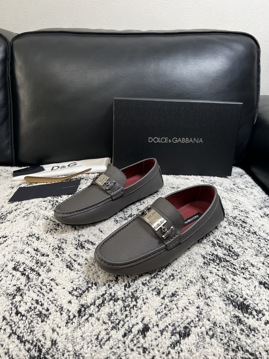 Dolce & Gabbana   高品质  顶级工艺品  杜嘉班纳 爆款豆豆鞋专柜新品同步，鞋面意大利进口牛皮面料，高