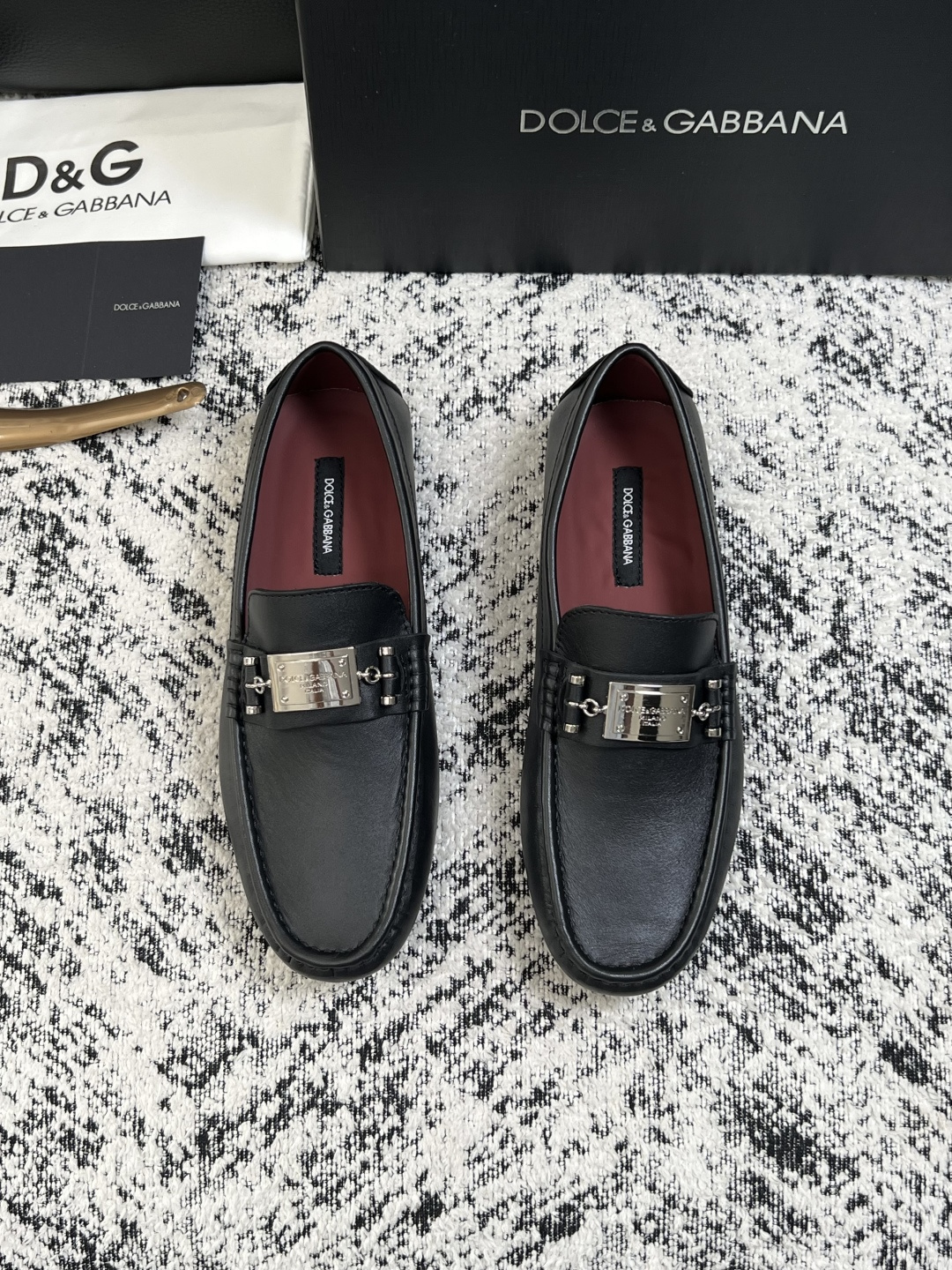 Dolce & Gabbana   高品质  顶级工艺品  杜嘉班纳 爆款豆豆鞋专柜新品同步，鞋面意大利进口牛皮面料，高