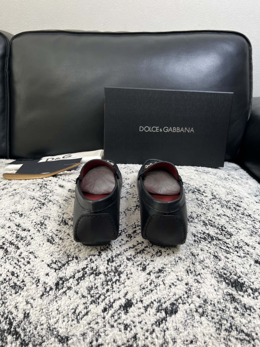 Dolce & Gabbana   高品质  顶级工艺品  杜嘉班纳 爆款豆豆鞋专柜新品同步，鞋面意大利进口牛皮面料，高